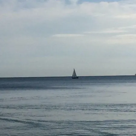 Dream - Victoria By Oneapartments *