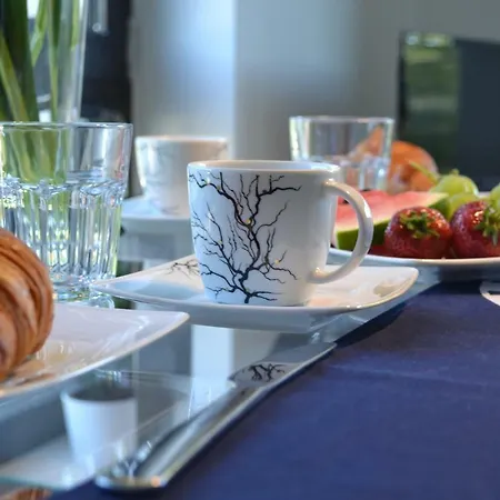 Dream - Victoria By Oneapartments *